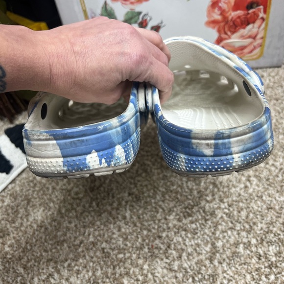 CROCS  Blue and White Cloud Clogs - Picture 7 of 9